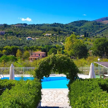 Cochelli Upper Pool Walk To Ac Wifi Apartment